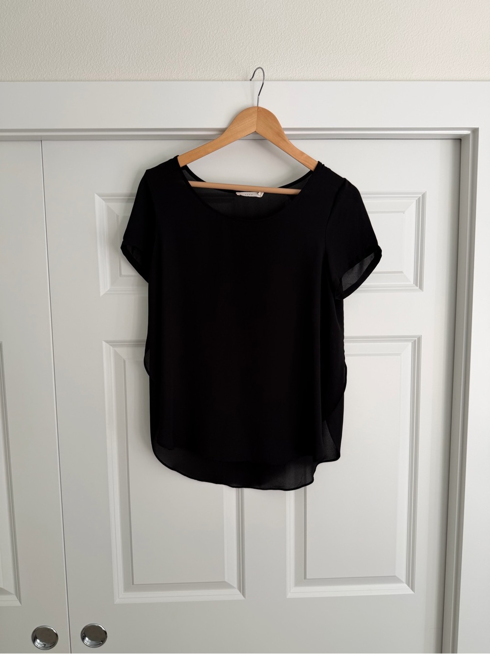 Lush Black Short Sleeve Scoop Neck Blouse